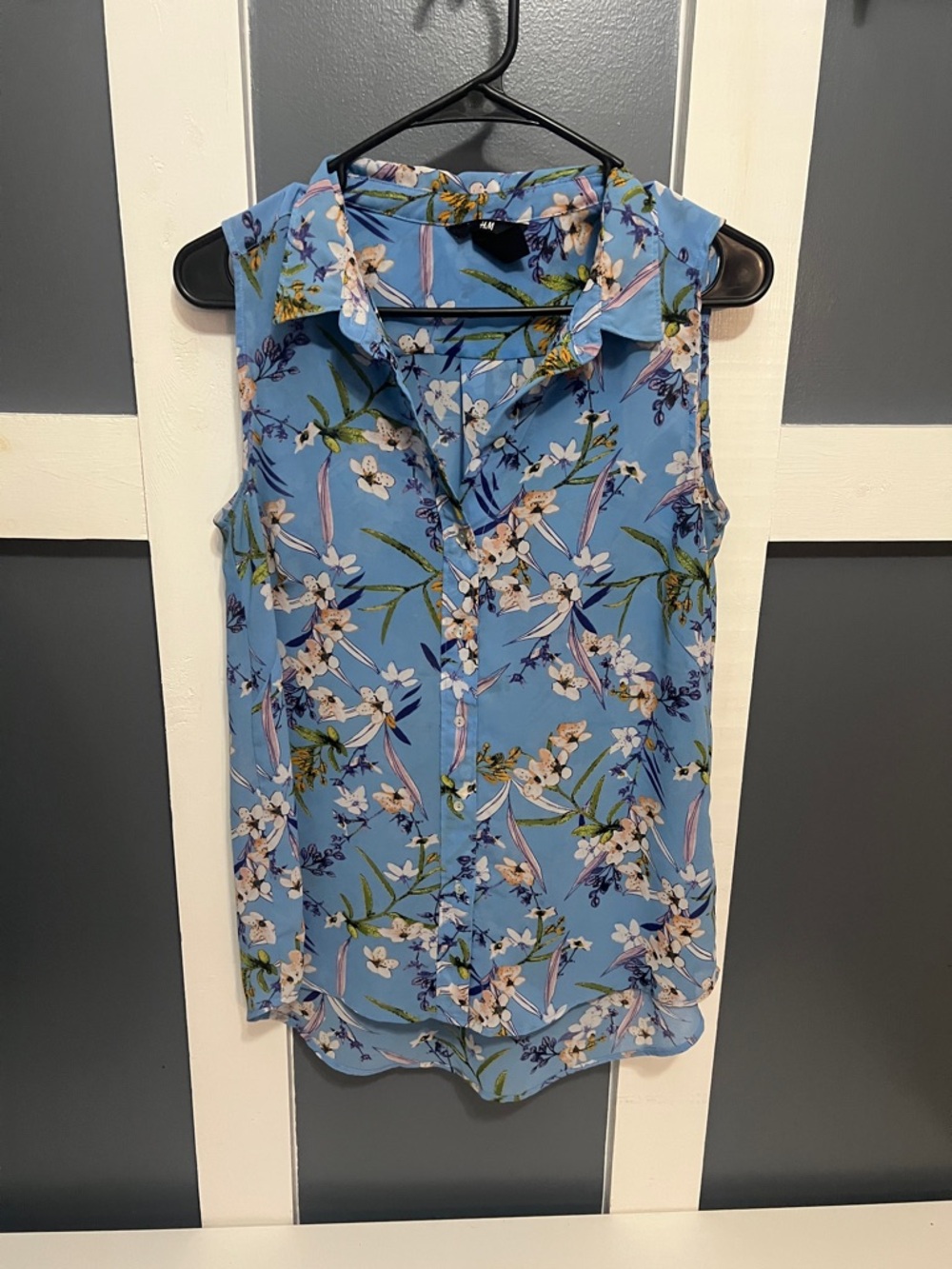 H&M Light Blue Floral Sleeveless Collared Camisole